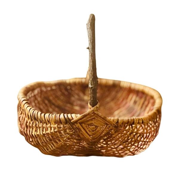 Primative Woven Buttocks Splint Gathering Basket - Picture 1 of 6